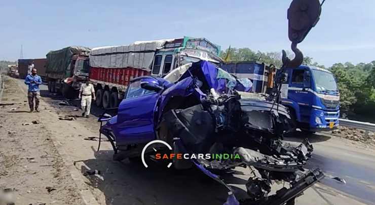 Mahindra XUV700 occupants survive massive crash with not one but two trucks [Video]