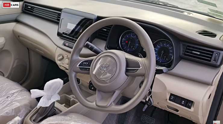 Toyota Rumion base s variant interior