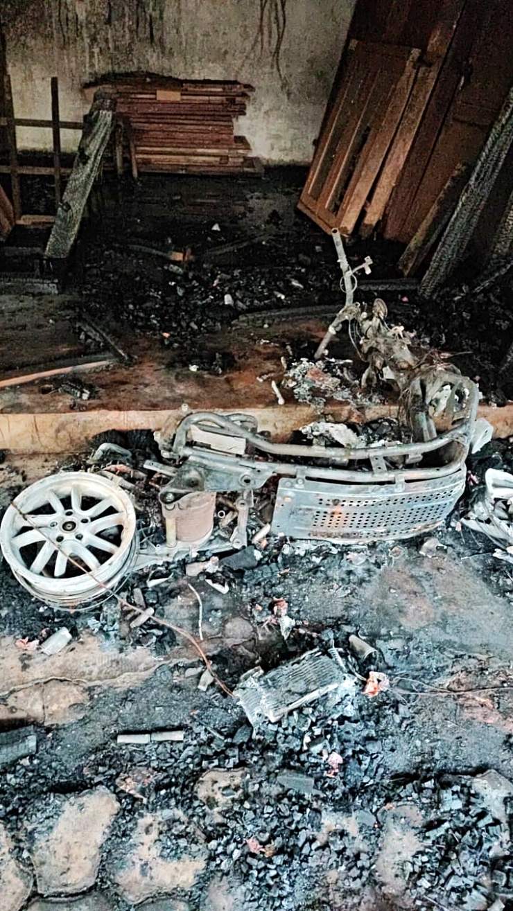 Ola S1 Pro electric scooter catches fire and burns down furniture store [Video]