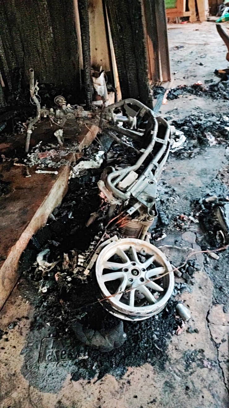 Ola S1 Pro electric scooter catches fire and burns down furniture store [Video]