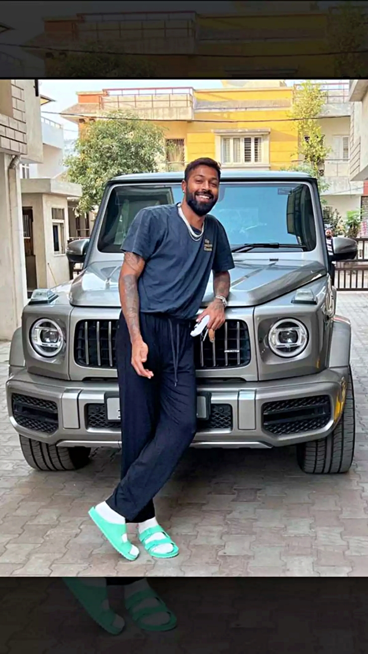 Cricketers and their Mercedes Benz G-Wagens