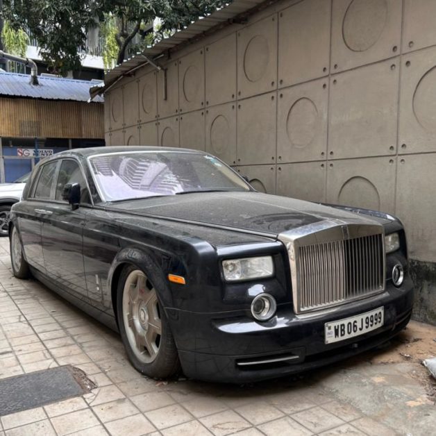 Multi-crore Rolls Royce Phantom luxury saloon abandoned outside a hotel ...