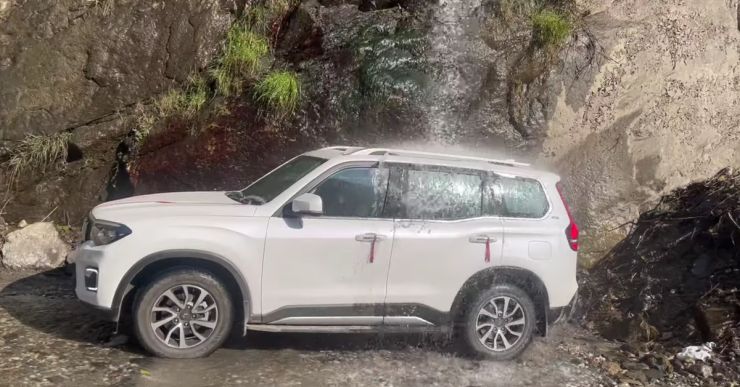 YouTuber Who Faced Sunroof Leak Takes Another Mahindra Scorpio-N To Same Waterfall [Video]