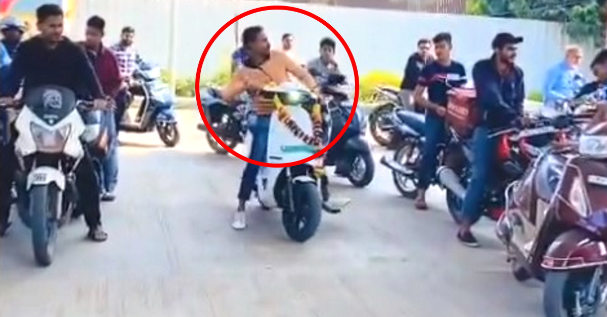 Ola S1 Pro rider trolls 2-wheeler owners waiting at petrol bunk amid fuel shortage [Video]