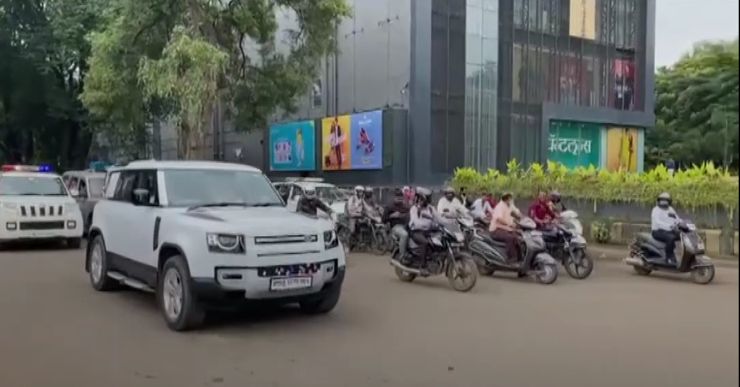 MNS Chief Raj Thackeray seen driving his Land Rover Defender [Video]