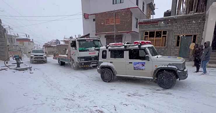 Maruti Suzuki Jimny saves truck