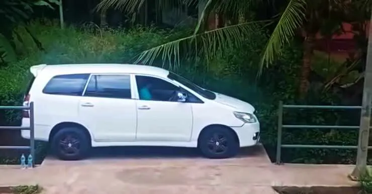 Watch Extremely Skilled Toyota Innova Driver Parking Car In A Very Tight Spot [Video]