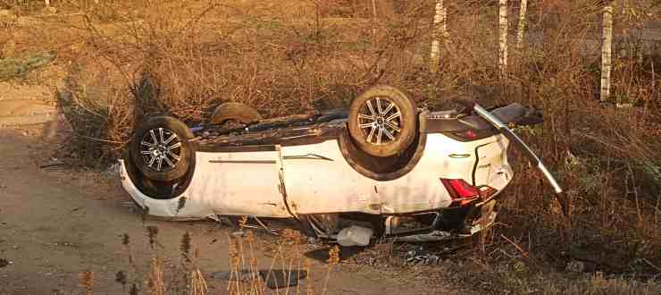 Mahindra XUV700 Rolls Over 6 Times: Owner Says Front Airbags Did Not Deploy