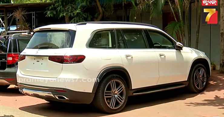 1.5 Crore Mercedes GLS Luxury SUV Seized For Driving Without Numberplate [Video]