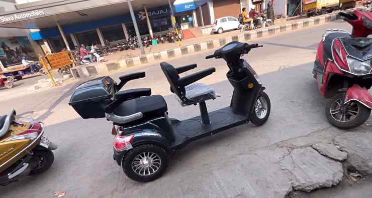 PeV Phantom: India’s First 3-Wheeled Electric Scooter For The Elderly [Video]