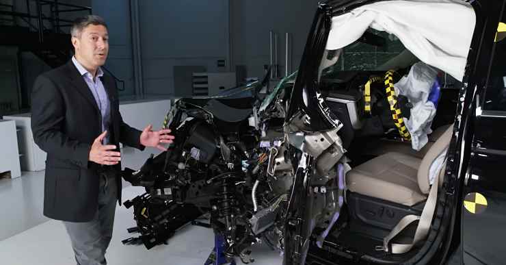 Bigger SUV crash test Ford Expedition