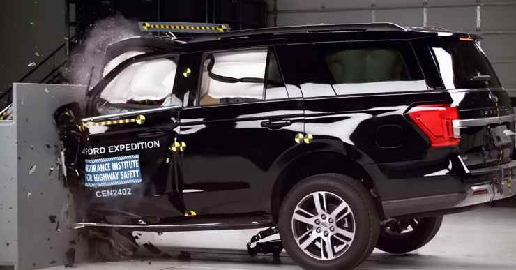 Ford Expedition crash test