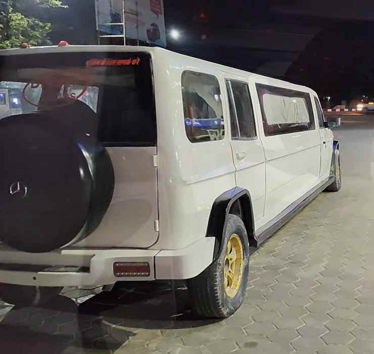 Replica Mercedes G-wagen limo rear