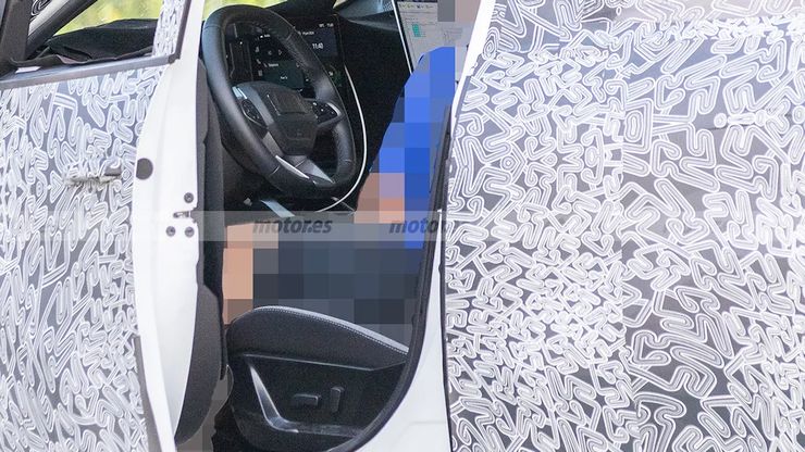 Renault Duster-Based Bigster 7 Seat SUV: New Spy Pics Surface