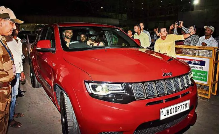 Dhoni Jeep Grand Cherokee Trackhawk