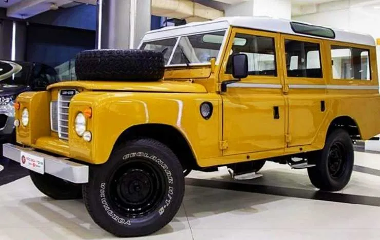 Dhoni Series 3 Land Rover