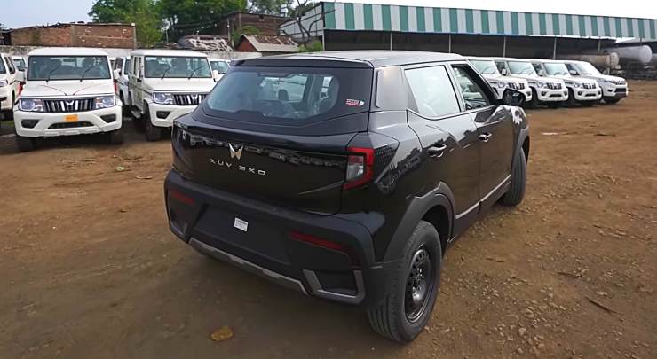 Mahindra XUV3XO base variant rear