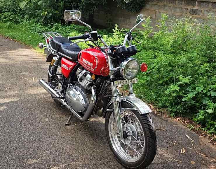 Royal Enfield Interceptor 650 converted into Yamaha RD350 front