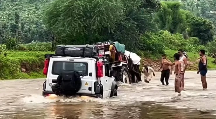 Jimny-tractor-rescue