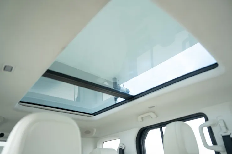 mahindra thar roxx panoramic sunroof