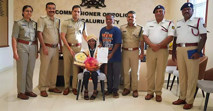 Brave girl felicitated by Mangalore Police Commissioner