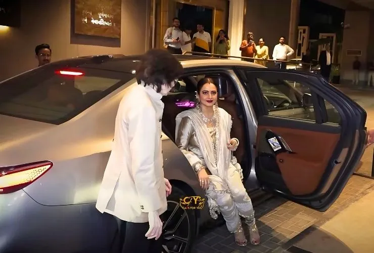 actress rekha and her bmw i7 ev