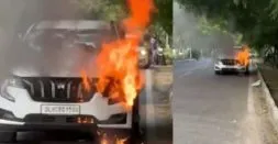 Moving Mahindra XUV700 Catches Fire And Burns: Occupants Escape Unhurt [Video]