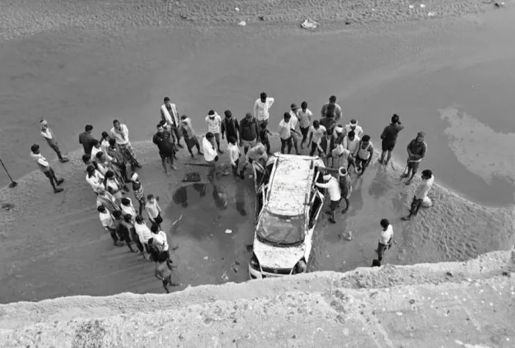 3 Dead After Car Falls Off Incomplete Bridge In UP, Google Maps To Blame (1)